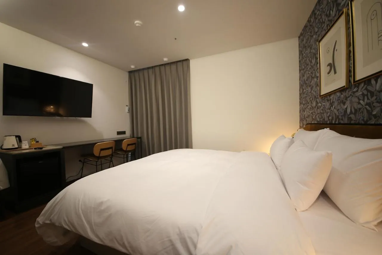 Brown Dot Hotel Sajik Stadium Busan 2*,  South Korea