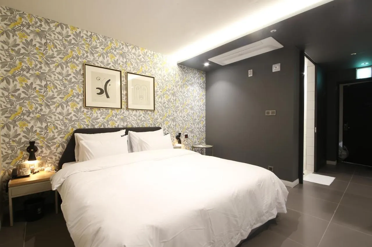 Brown Dot Hotel Sajik Stadium Busan 2*,